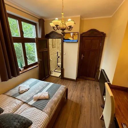 Dworek Oliwski Bed and Breakfast Γκντανσκ