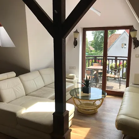 Dworek Oliwski Bed & Breakfast 3*