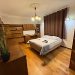 Bed and Breakfast Dworek Oliwski 3*