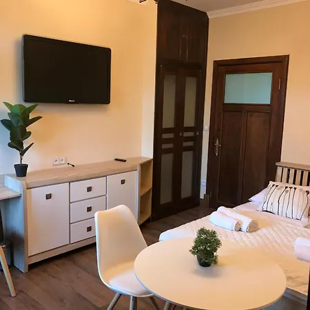 Bed & Breakfast Dworek Oliwski 3*