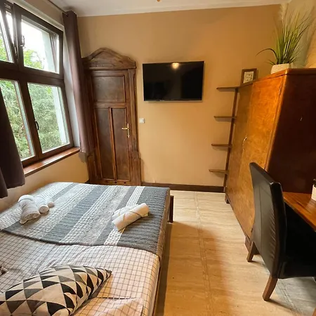Dworek Oliwski Bed & Breakfast 3*