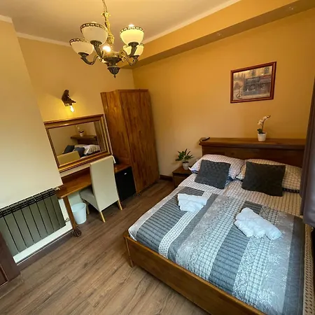 Bed & Breakfast Dworek Oliwski 3*