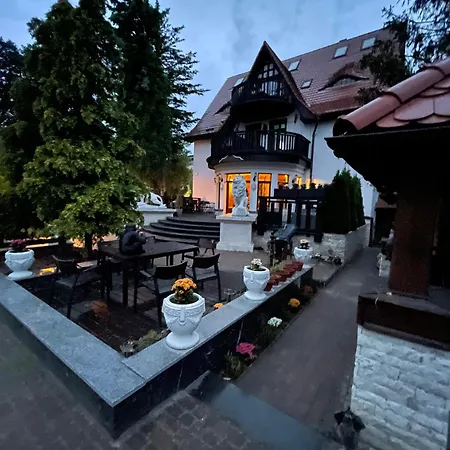 Bed & Breakfast Dworek Oliwski 3*