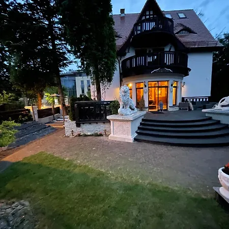 Bed & Breakfast Dworek Oliwski 3*