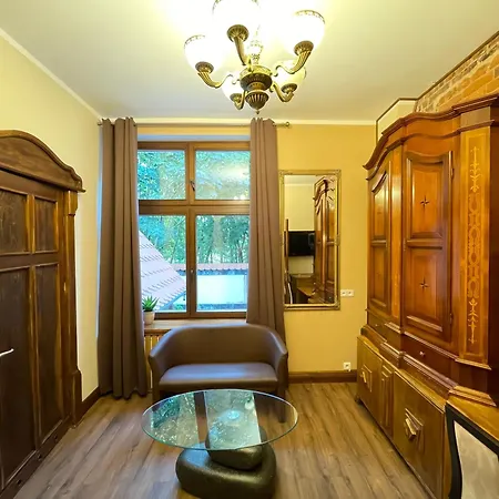 Bed & Breakfast Dworek Oliwski 3*