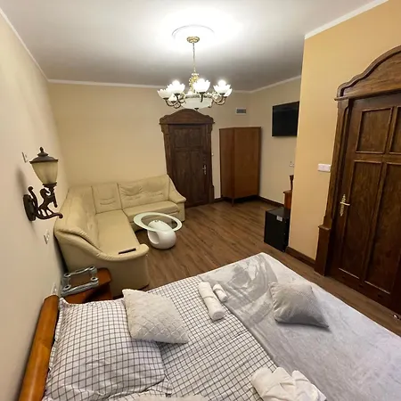 Bed & Breakfast Dworek Oliwski 3*