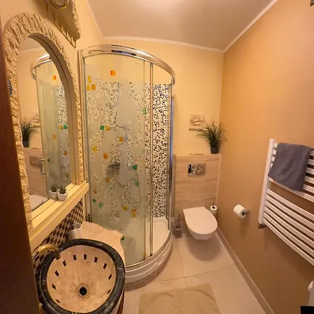 Dworek Oliwski Bed & Breakfast 3*