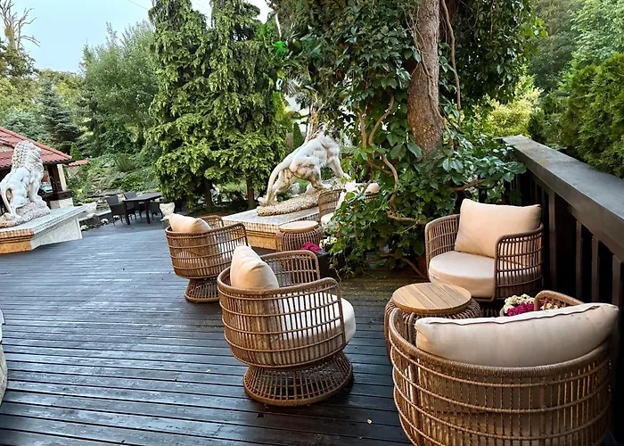 Dworek Oliwski Bed & Breakfast