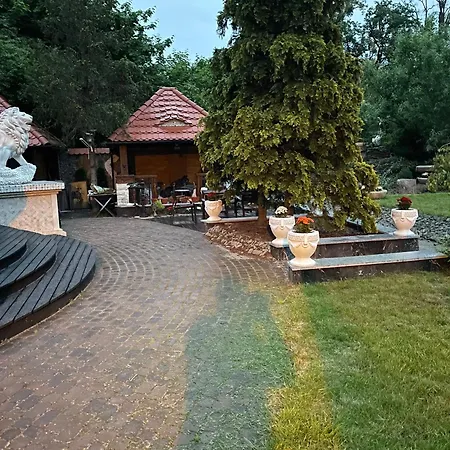 Dworek Oliwski Bed & Breakfast 3*